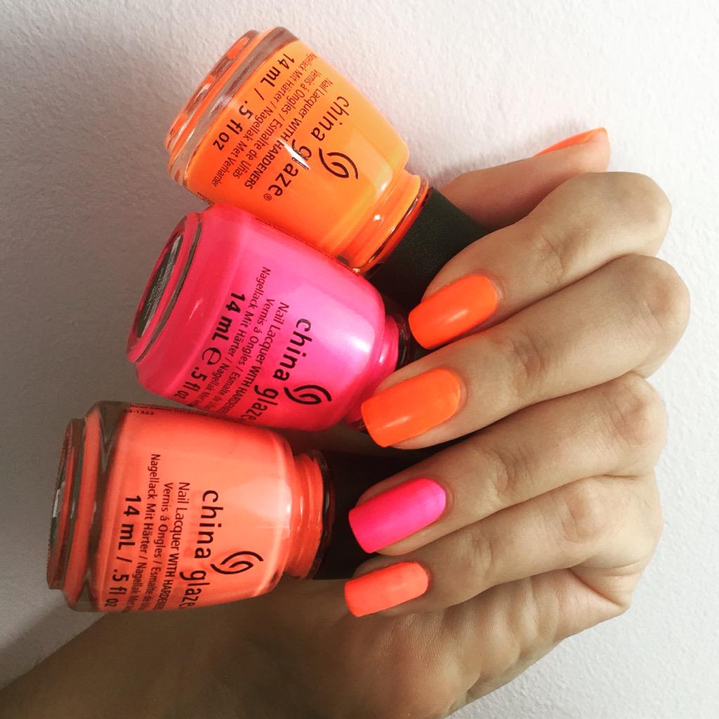 Tillyliloves's tweet photo. Bow chica wow wow! Getting my bright on! @ChinaGlazeUK #nails #makeupaddict @FollowMyClues http://t.co/vOUmdRDF5D