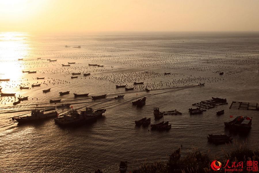 ChinaLive_NA's tweet photo. Gouqi Island under the sunset http://t.co/QMd3g0hf3I