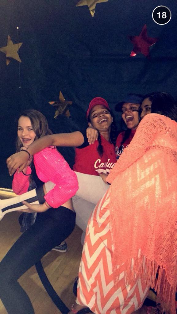 leah_nicole00's tweet image. #TweetAPictureThatDescribesOurFriendship