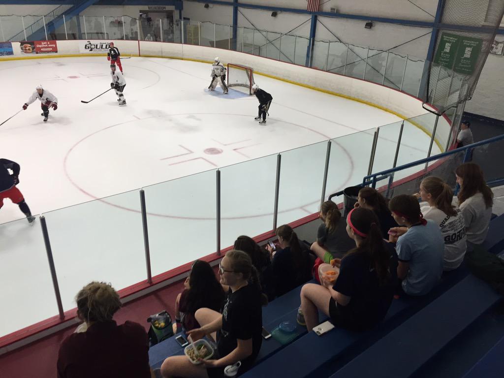 Borgie30's tweet photo. @GDIUSAgoalie Goalies getting quality entertainment during lunch from some NHL players. #RDCChicago #ForGirlsByGirls http://t.co/qRjCYyIMYn