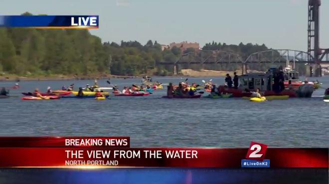 collinrees's tweet image. Dozens of kayaks still in water &amp;amp; flotilla growing by the minute. Good luck, Coast Guard. #ShellNo #PDXvsShell