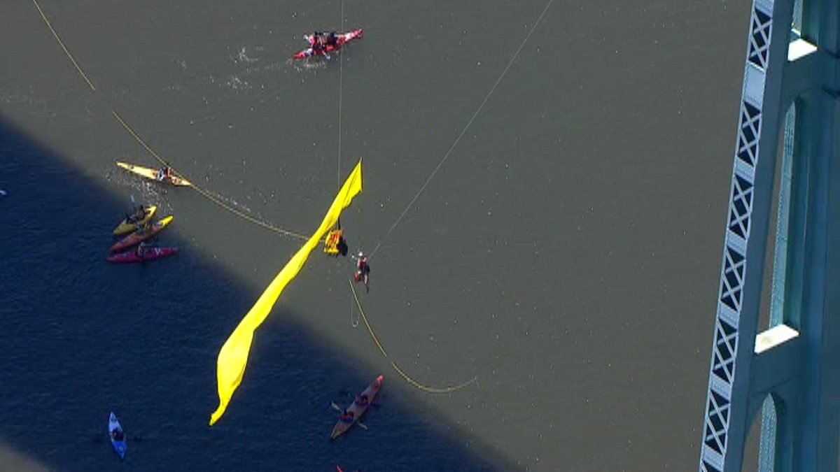 KGWNews's tweet image. UPDATES: #ShellNo protest in Portland #ShellNoPDX kgw.com/story/news/201…