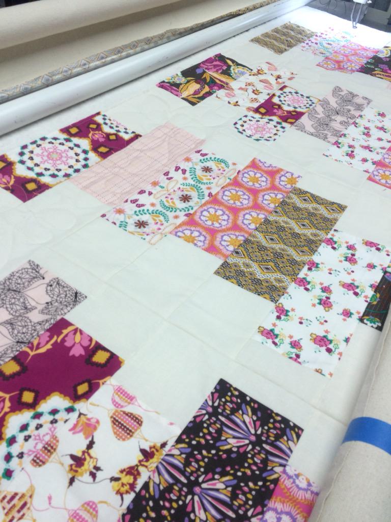 bradiemac's tweet image. I am finishing a customer quilt. #artgalleryfabrics #glidethread #luaupanto #longlivelongarmquilting #neverhappens