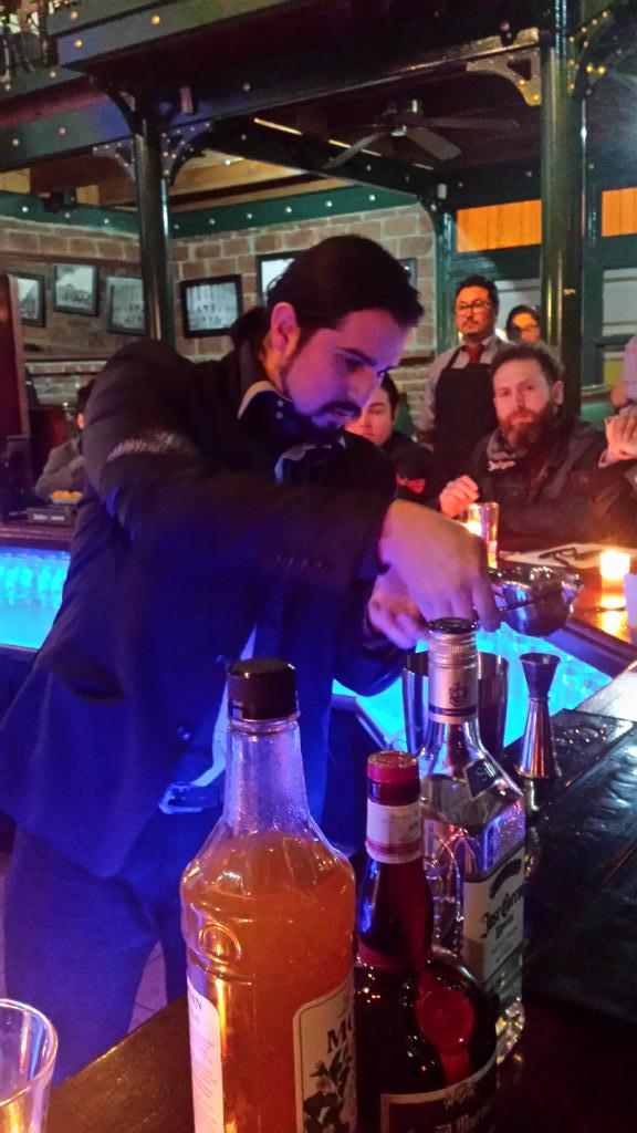 marshallstrika's tweet photo. 1er concursante Alejandro Ibarra y su Ardiente Margarita #DonsOfTequila @JoseCuervoCl http://t.co/zHU3PtBpCl