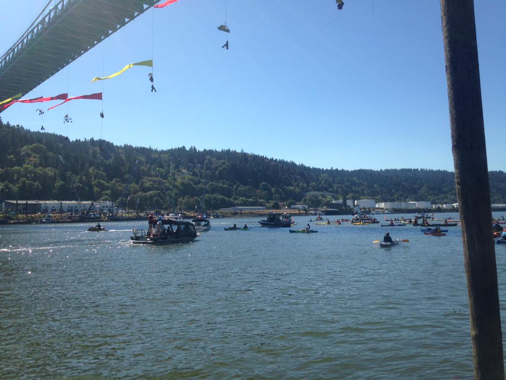 michaelbivins44's tweet image. Kayakers herded off to the side but some still defiantly on the water. #ShellNoPDX #PDXvsShell #ShellNo