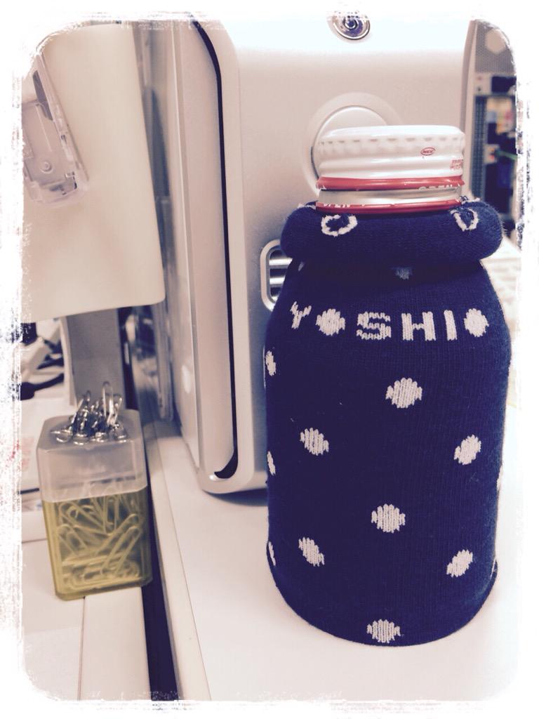 yohhhhhhh's tweet photo. 飲み物が小さい時は上部をくるくる♪
意外に可愛い気がする💕
７月最後の仕事、これで��り切りますw
#芳雄グッズ http://t.co/KRLntOzkgJ