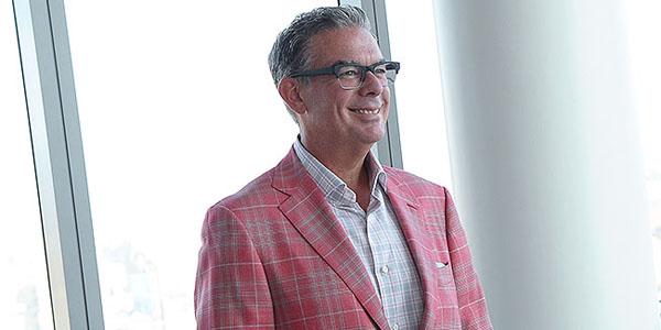 people's tweet photo. .@ElvisDuran opens up about breakups and his experience with coming out on the radio http://t.co/alpqK18h3r http://t.co/LNv34AnPYn