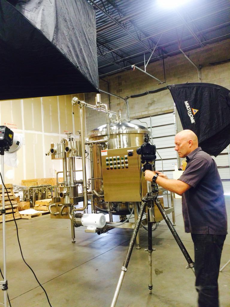 JDTyrePhoto's tweet photo. Even in a hot warehouse, I enjoy learning about new technologies!! #microblend #locationphotography #whatido http://t.co/lj0qwXuo4b