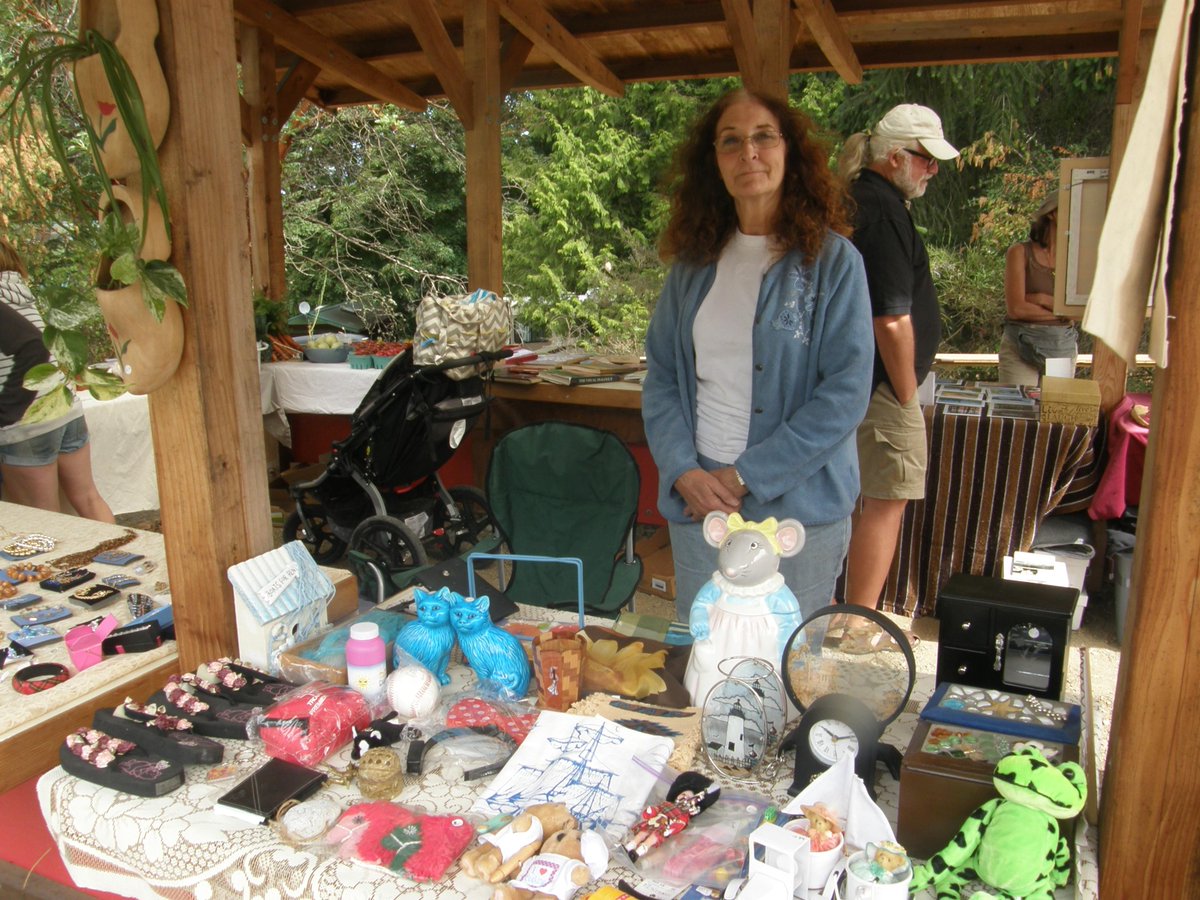 SunnySaturna's tweet photo. Check out the local art &amp; crafts at Saturday's Market! #saturna #vacation #shoplocal #crafty #artsy #unique #treasure http://t.co/KFCvlucDJb