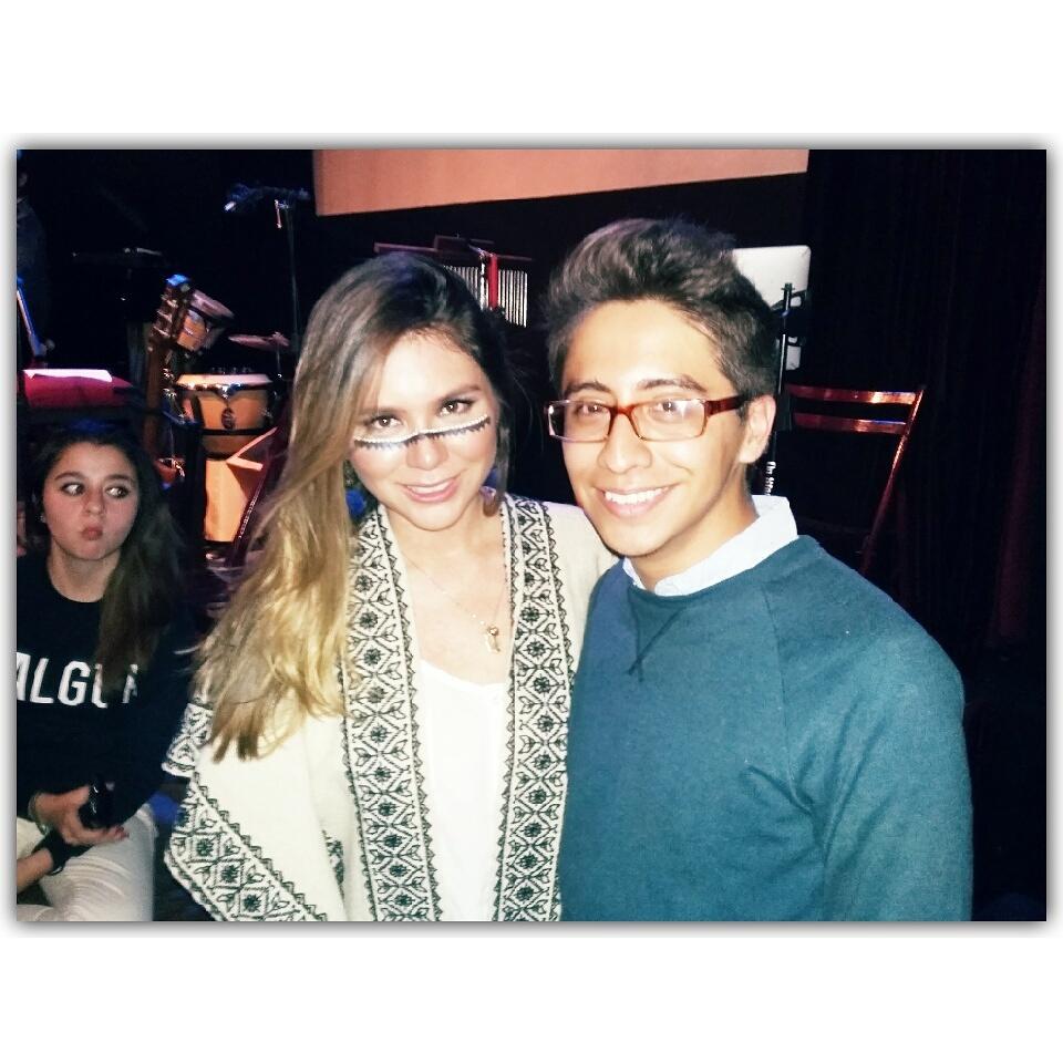 elpendejosaurus's tweet photo. Gracias por la noche @soyvalgur , cantas hermoso. Para mi eres la mejor 😍💕🙌 #LogroDeVida #Valgur http://t.co/sMBvrg79o8