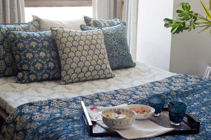 GETest1996's tweet image. Carnation, tulip &amp;amp; pomegranate leitmotifs are printed using #handblocks from #Machilipatnam bit.ly/KalamkariIndigo