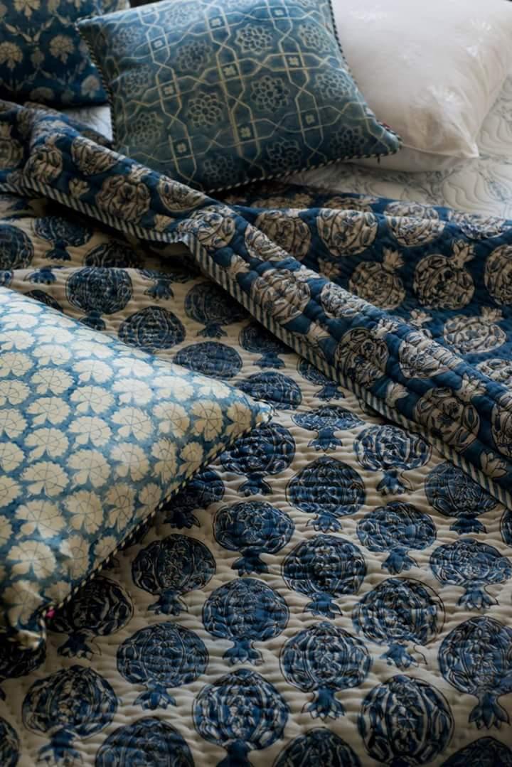 GETest1996's tweet image. Carnation, tulip &amp;amp; pomegranate leitmotifs are printed using #handblocks from #Machilipatnam bit.ly/KalamkariIndigo