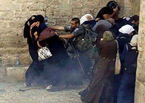pvt4's tweet photo. لمثل هذا يموت القلب من كمدٍ &amp;ان كان في القلب ايمانٌ واسلامُ http://t.co/BZJwsenbRB