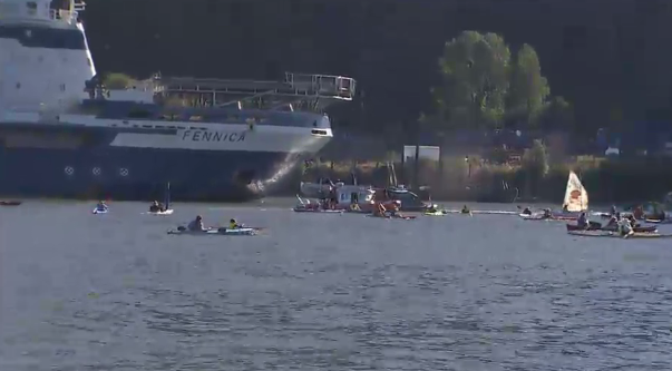 KATUNews's tweet image. Fennica is now 100 feet from St Johns Bridge. WATCH LIVE: katu.com/news/live #LiveOnK2 #ShellNoPDX