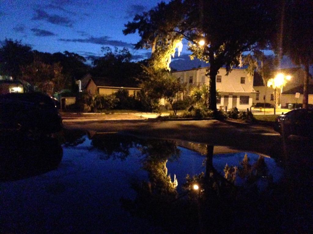 McDGmai's tweet photo. The most oddly beautiful and unedited view of the parking lot behind @MiTomatina http://t.co/j9LPc1gac5