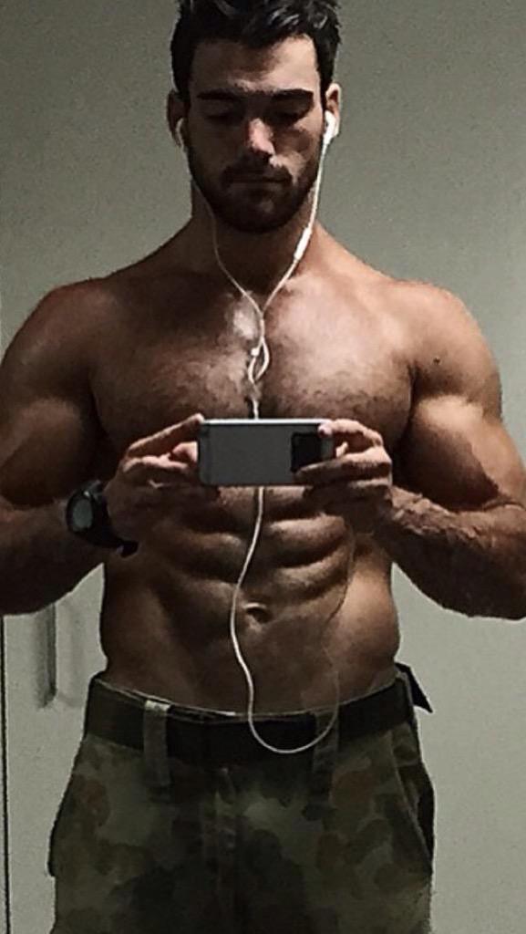 ComDesparza's tweet photo. “@_cockring: #SexywolvesThursday #FurryHunk #BeardsAreTheBest #HotNScruff http://t.co/GTiZKcmKkz” #esteasi