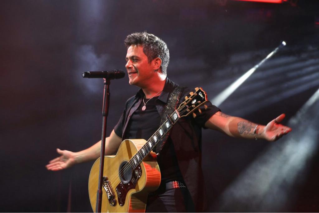 AlejandroSanz's tweet photo. Gracias Córdoba. Nos vamos de gira #GiraSirope http://t.co/BAm9Jt93WF