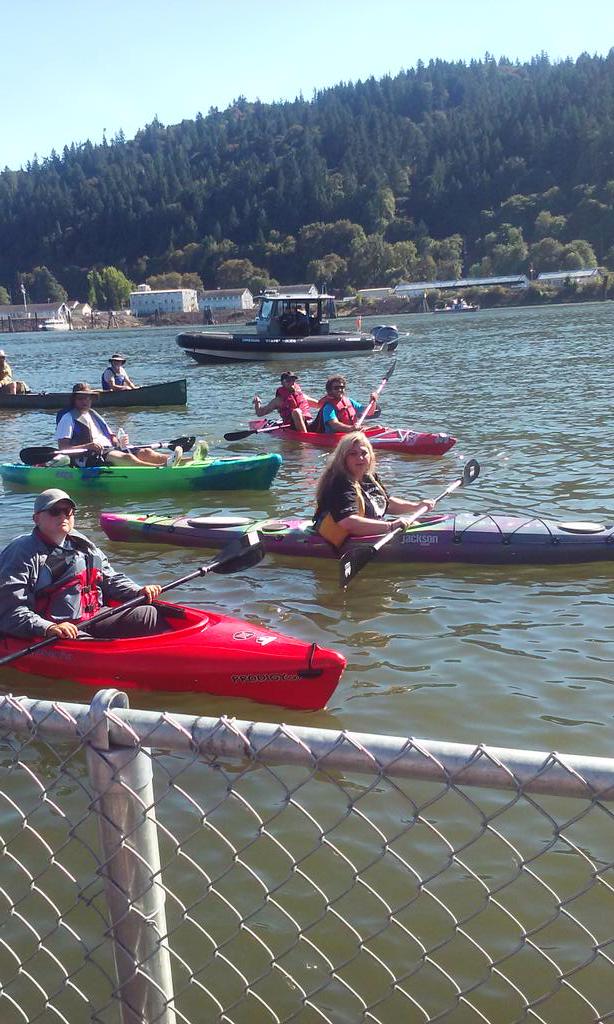 _TooTrippyy's tweet image. These people we're awesome today. #ShellNoPDX