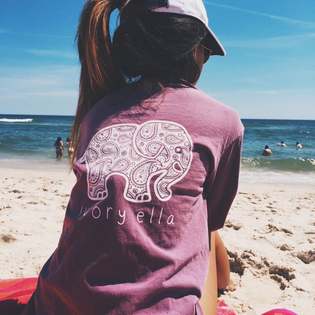 RT to win a Pocketed Berry Paisley Shirt!

Ends TONIGHT @ 11pm EST! MUST be following to win 🌸

Will pick 5 winners 🐘💫