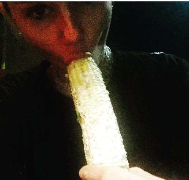 ajthegenius41's tweet image. #INerdOutOver Miley's #cornjob and #IOftenDayDreamAbout it being me not the corn she's sucking lol