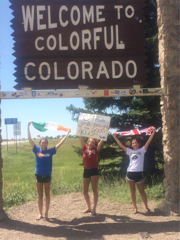 nachodelnarry's tweet photo. this is our poster about weed and Louis saw it and started laughing hahahah #OTRAKansasCity http://t.co/j342fRLHy6