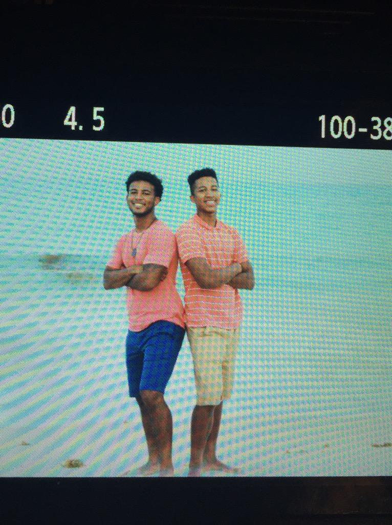 Lon3r0DK's tweet photo. Family Photos were taken today📷❤️@DonovenMcknight #TwitterlessParents #Keepitthatway http://t.co/PjMlmozEvC