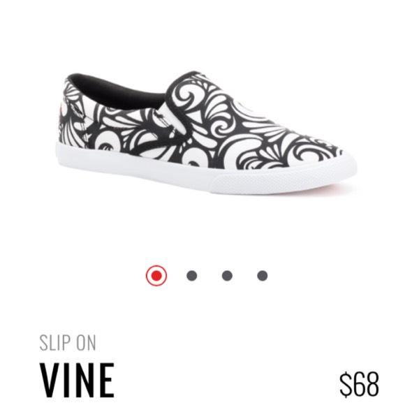 checkheroutnow's tweet photo. This is the first time I'm hearing about this brand but it looks interesting, the #Bucketfeet https://t.co/M4qPPdWUlt http://t.co/VpIj7eW2Jb