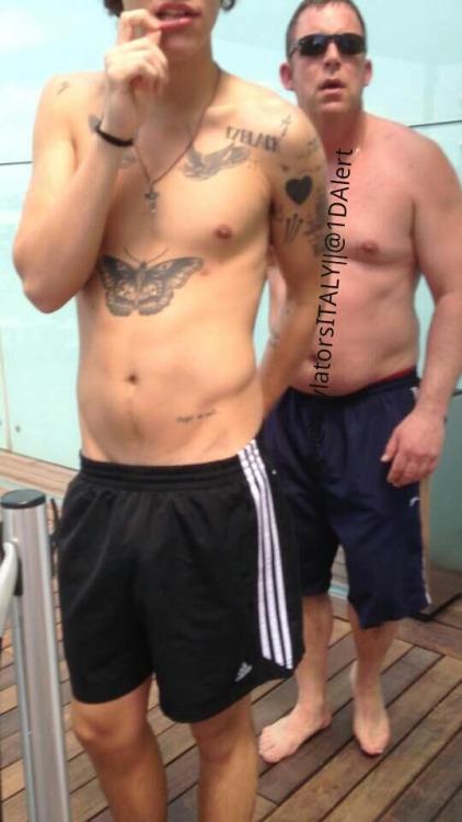 WhyLarryIsReal tweet picture
