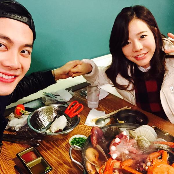 yoonvisual's tweet image. ซัน "เจอรูปนี้ระหว่างดูรูปในอัลบั้มค่ะ มันเป็นภาพถ่ายจากความทรงจำล่ะ ดูอยู่ไหม @แจ็คสัน? มันนานมากแล้ว มาเจอกันอีกนะ"