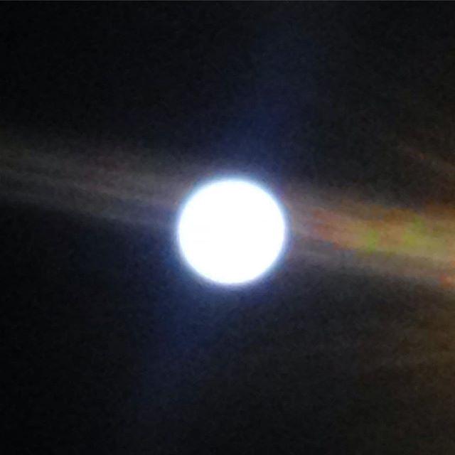 FedericoLukkini's tweet photo. Luna di città di (quasi) agosto. #fullmoon #mistermoon #SisterMoon #Run530Roma http://t.co/itDk2yOVjZ