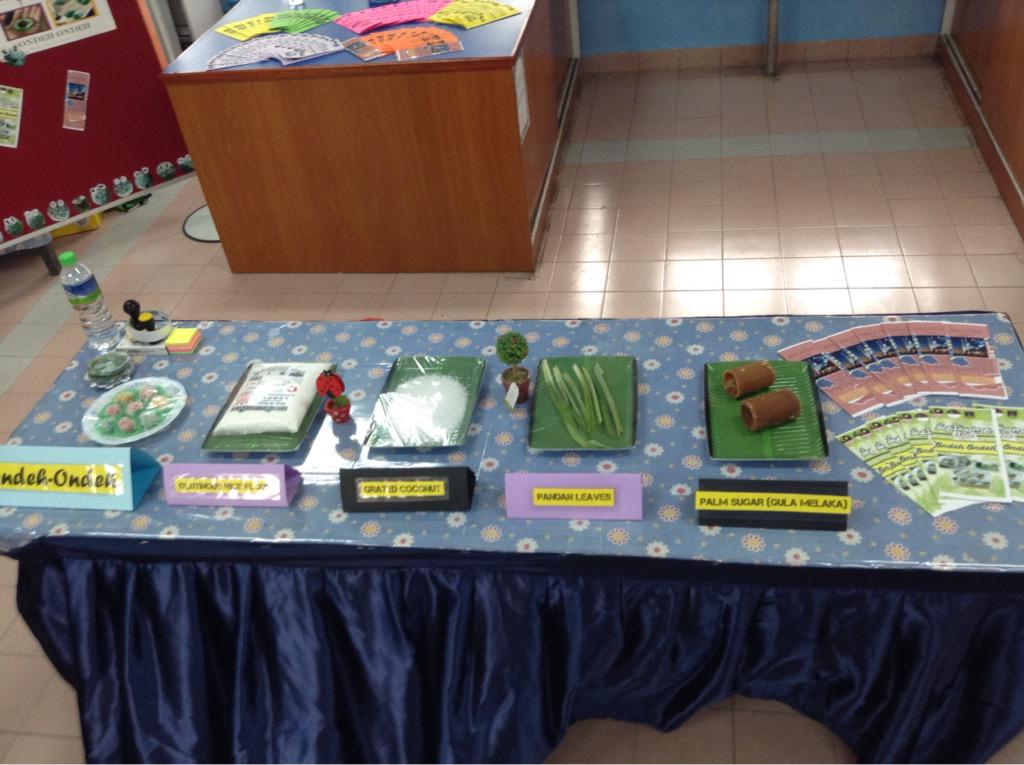 MorningStarImi's tweet photo. MOZAC booth "Buah Melaka" hashtag ONDEH ONDEH 😎
#SEA2 #2015 #Celebrating #Diversity http://t.co/Gv9ZsPlENE