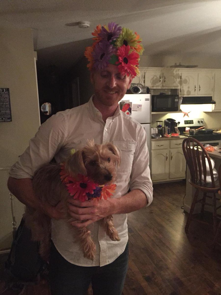eva_patikate's tweet photo. fun making headbands for #pride2015 #tdpride http://t.co/8ZVytD7fhG