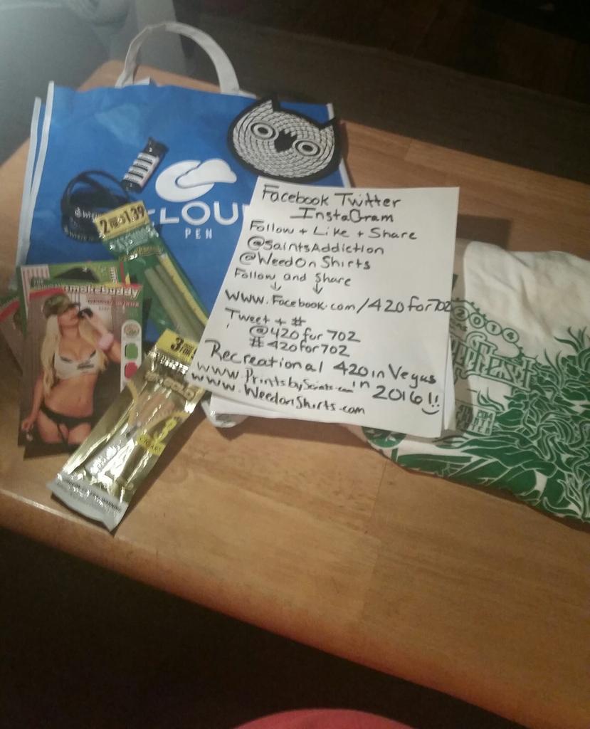 mimala63079's tweet photo. FREE SWAG BAG GIVEAWAY @SaintsAddiction #420for702 @WeedOnShirts he has 6 left to give away like and follow. http://t.co/b5uusoTCYe
