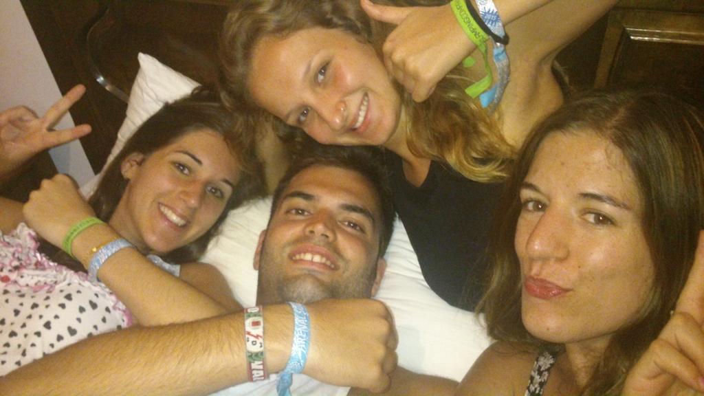 diegovk99's tweet photo. Mojaditas en el #ArenalSound2015 y no por la lluvia jajaja . #pasandofrio #malviviendo #arenalsound http://t.co/ashAoSg1TP