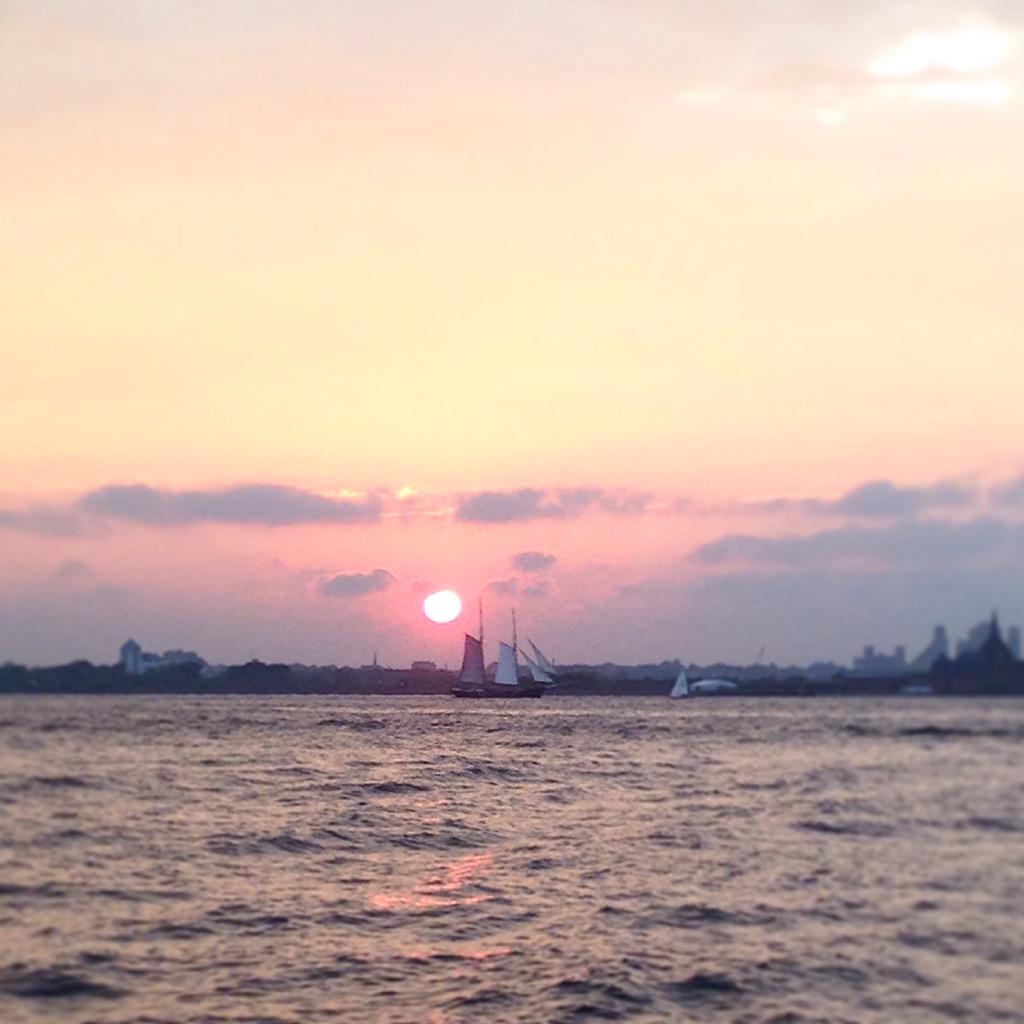 MarkBSchlemmer's tweet photo. Great cruise around lower Manhattan on the 1885 schooner Pioneer: https://t.co/wF9luJdNYC Thanks @Arcs4All #ARCS4ALL http://t.co/nEZNAMzBJI