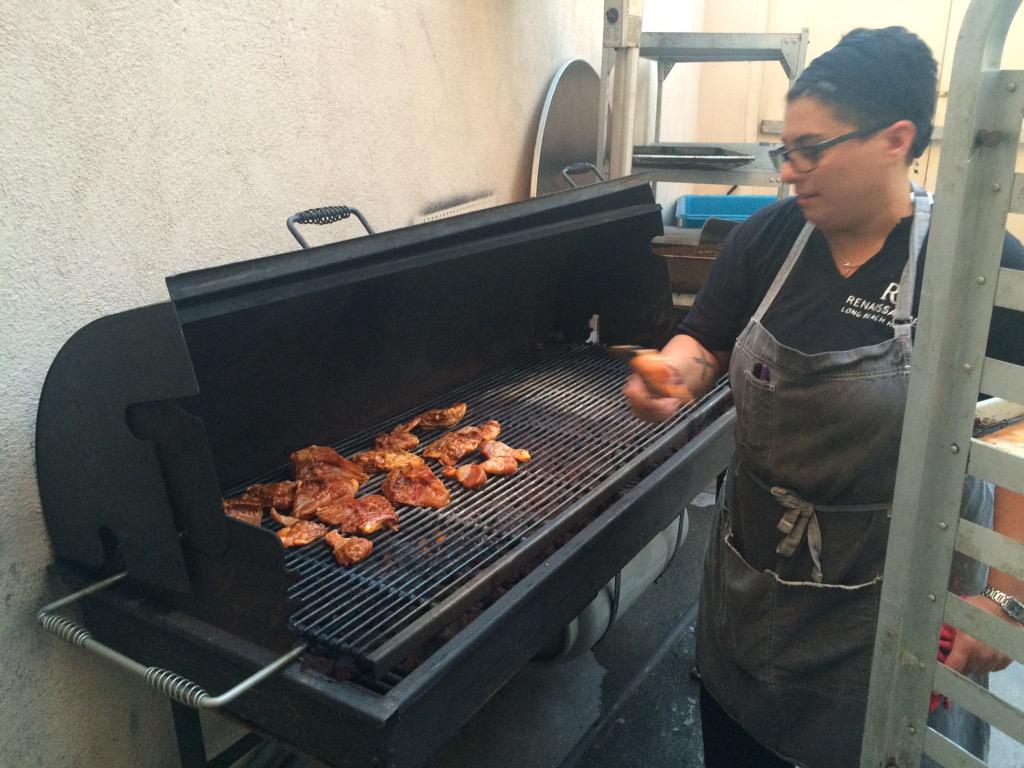 RenLongBeach's tweet photo. Chef's improvising for 250+ athletes for dinner as the power outage shut down the kitchen. #bestteamever #lbpwrout http://t.co/NNNF5jfUob