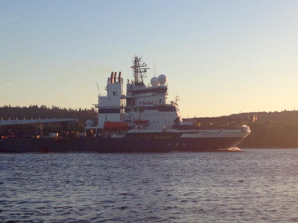 marissaluck7's tweet image. Fennica Shell boat just passed by @PortofKalama #shellno #ShellNoPDX  @TerrinaMajnoona @sydbrownstone