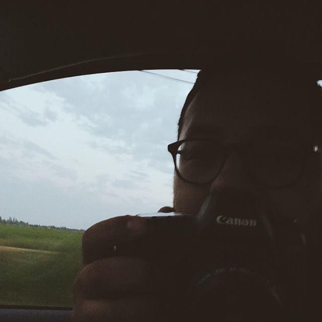 BraveSeasonBand's tweet photo. Country roads fill the absence of friends and tiny screens will do the rest. #acrunning #c… http://t.co/CcJSf4pOOn http://t.co/y3GtDYRGXQ