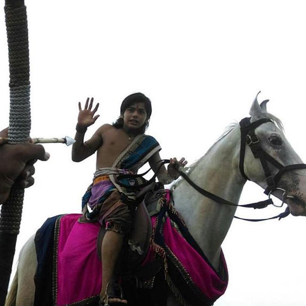 ashok_samrat_o's tweet photo. Offscreen fun! @siddnigam_off #AshokaOnColors #Ashoka #BehindTheScenes #Masti http://t.co/qMpOzXP1RZ