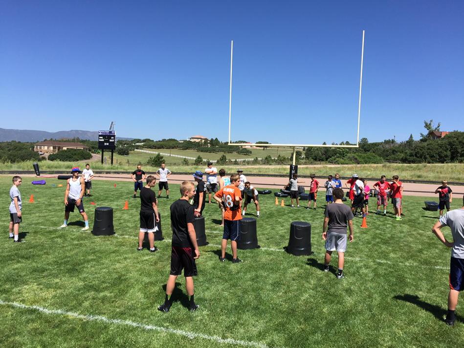 DCCThunderFB's tweet image. MS defensive practice #stoptherun #thunderfootball #youthcamp