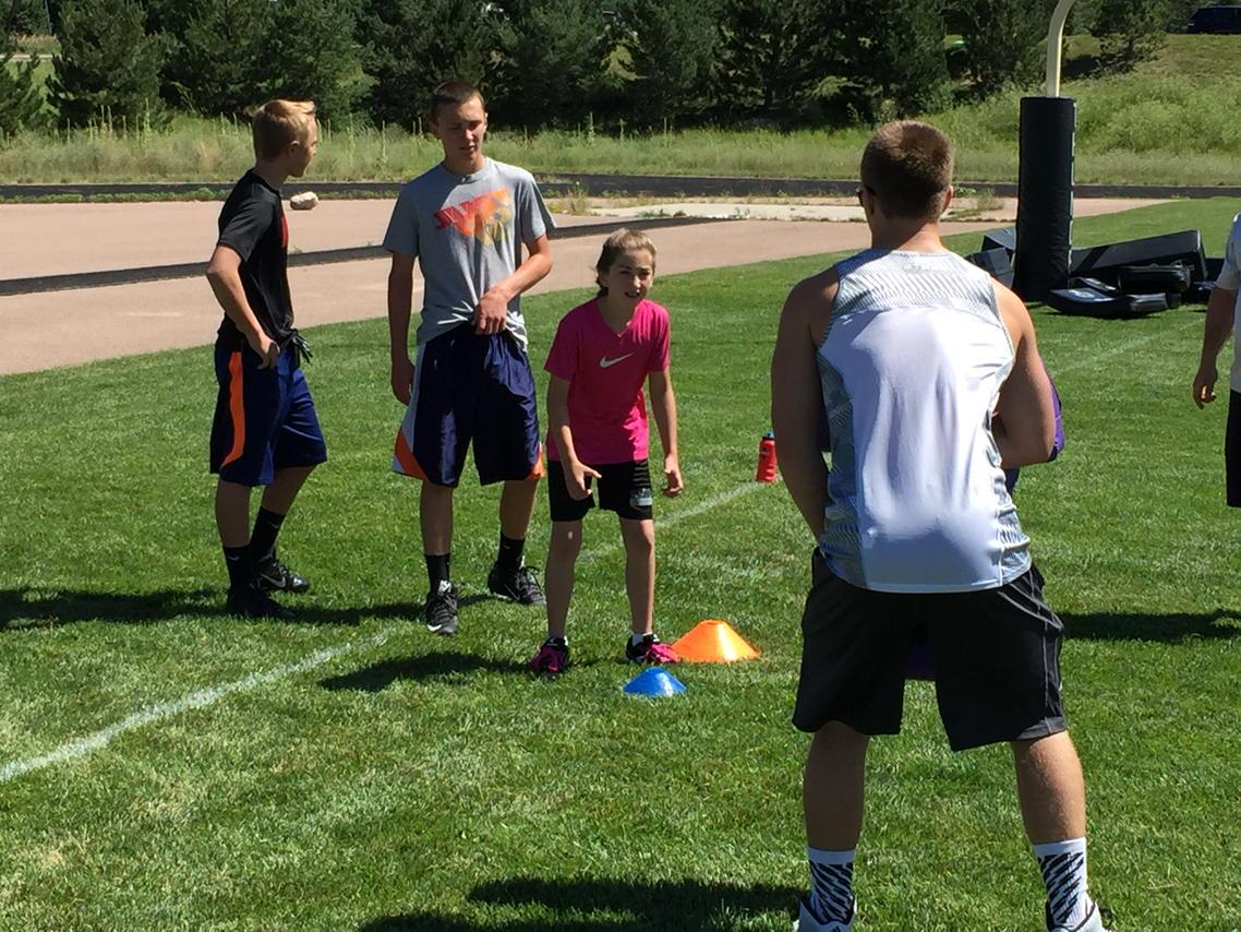 DCCThunderFB's tweet image. Coach Colt working with the MS LBs #thunderfootball #stoptherun #future