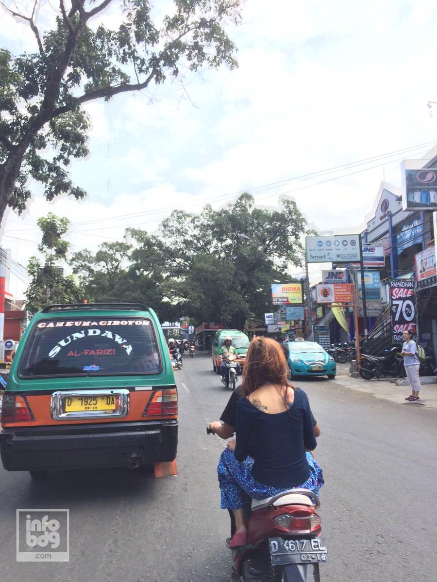 Berry_aBey's tweet photo. "@infobdg: #lalinBDG 11.10: Dipatiukur terpantau ramai lancar.. Selamat beraktivitas :) http://t.co/av6B8jkayF"