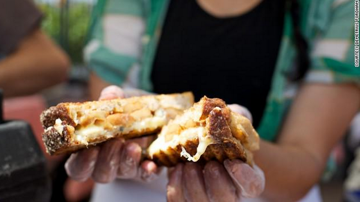 cnni's tweet image. Dreamed of opening your own restaurant or food truck? Make sure to read this first. cnn.it/1exY6Su