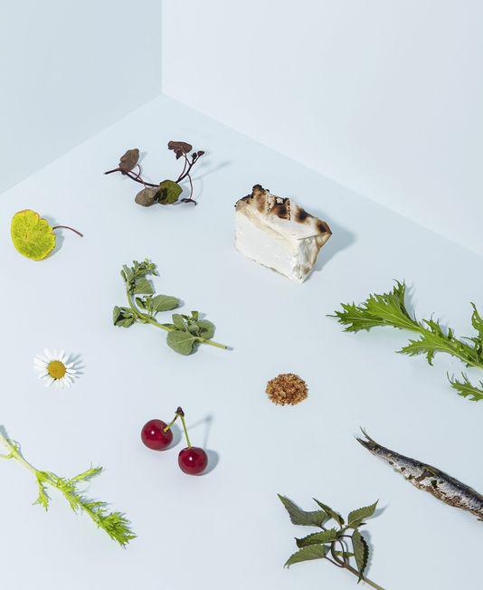 Le chef sarde <a href="/SimoneTondo/">Simone Tondo</a> a composé une salade mêlant griottes, anchois et ricotta #recette
lemde.fr/1Sn0YEb