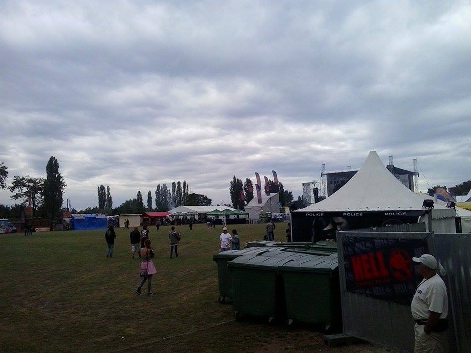 VaradiMartin's tweet photo. #mégmindigfezen2015 #zúzás http://t.co/vAJyR4n9X5