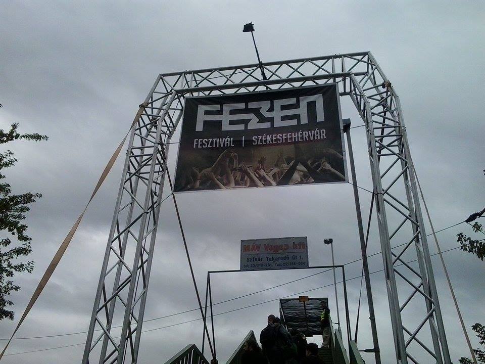 VaradiMartin's tweet photo. #mégmindigfezen2015 #zúzás http://t.co/vAJyR4n9X5