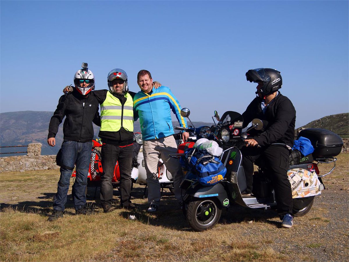 ¿Quién dice que no podíamos hacer 2.400 km con una <a href="/vespa_es/">Es Vespa</a>? bit.ly/1ha8Vff