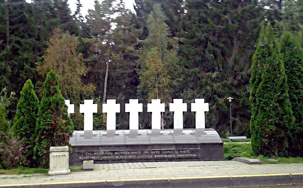 Monument to seven #Lithuania|n customs officers, killed on #ThisDayInHistory, 1991, in Medininkai by #Soviet OMON