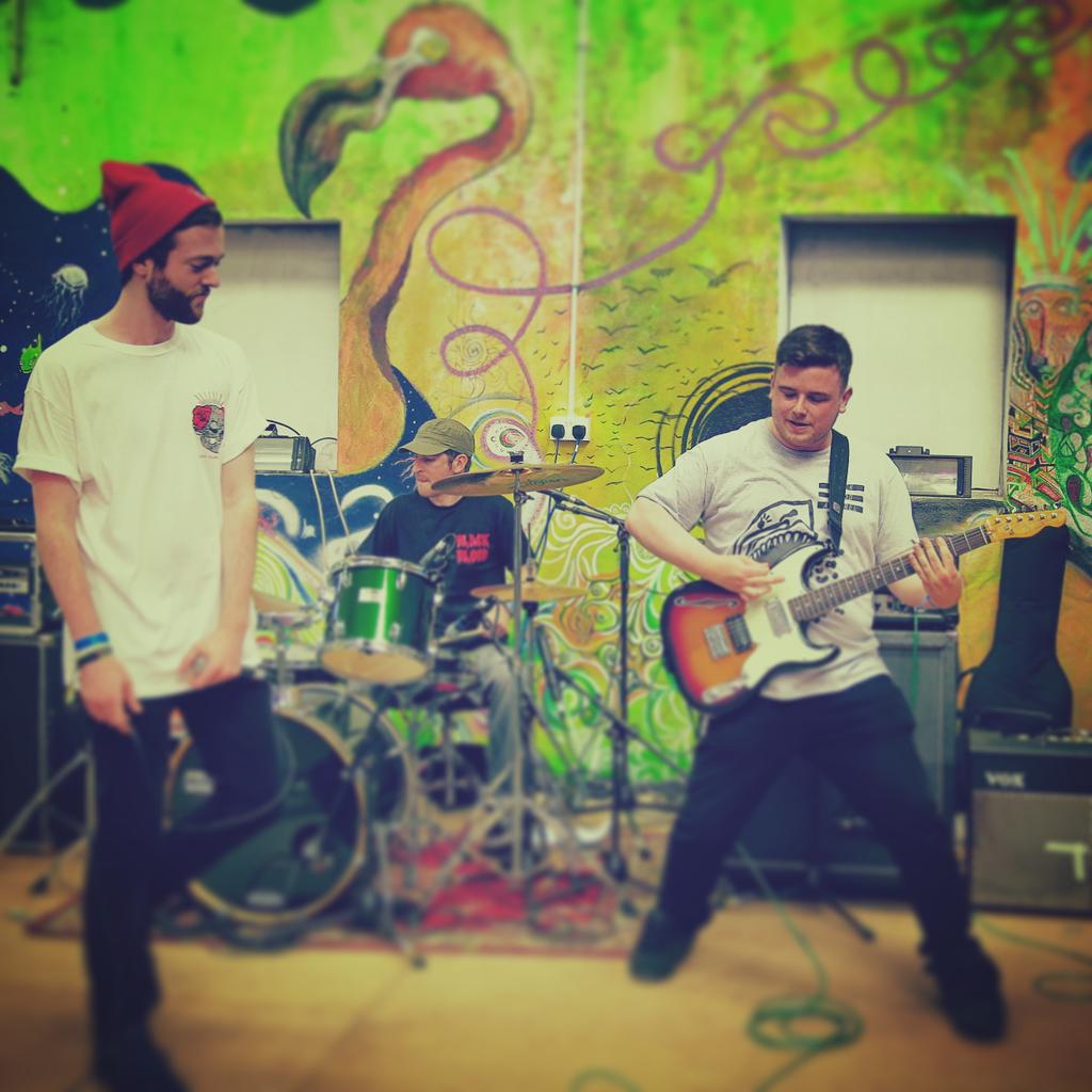 GreenMonkeyBand's tweet image. Green Monkey return to the Barn Stage 4PM @Sunflower_fest #SFAskthebands @NIGossipguy #zerodaystogo #InEffect #pumped