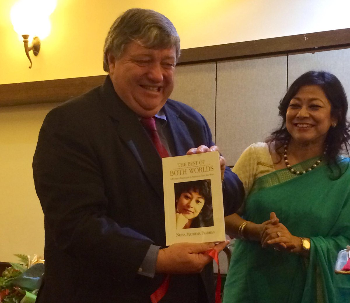An honor and a pleasure to launch “The Best of Both Worlds” book for @Neeva_Pradhan